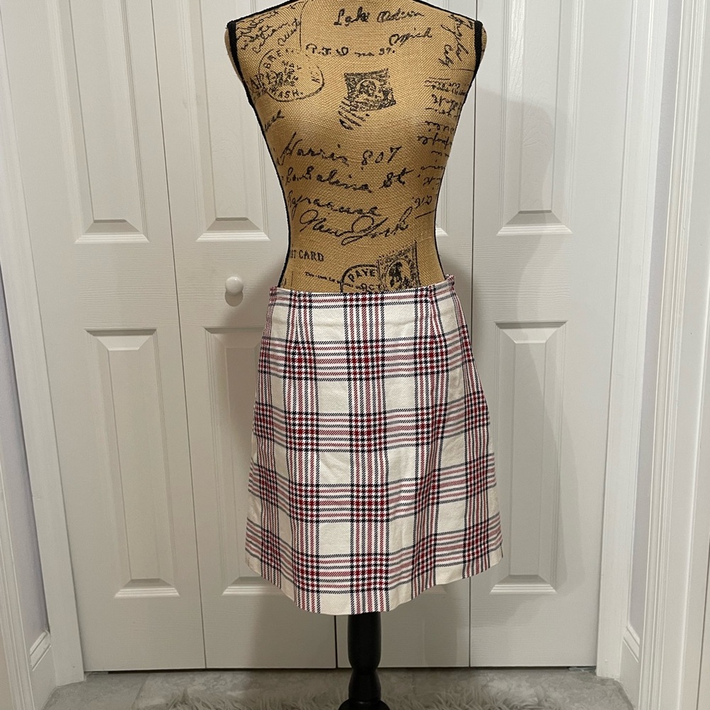 Brooks Brothers White and Red Knee-Length Pencil Skirt